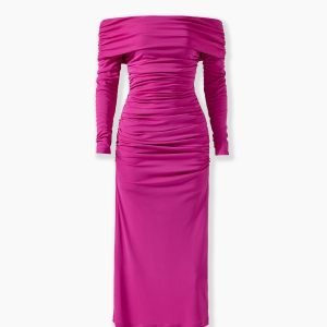 Vestido de malha franzido ombro a ombro
