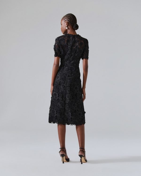 Vestido mídi em renda floral - Imagem 3