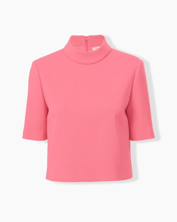 Blusa com gola alta e mangas curtas