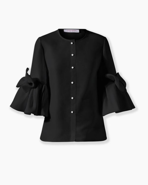Blusa com babados e mangas compridas e detalhe de laço