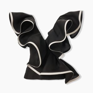 Blusa com babado dobrado e decote em V