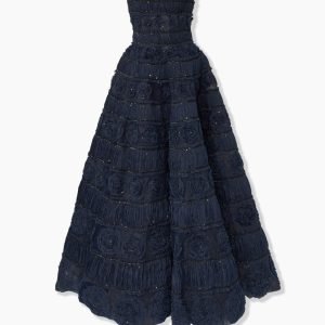 Vestido longo bordado em tule